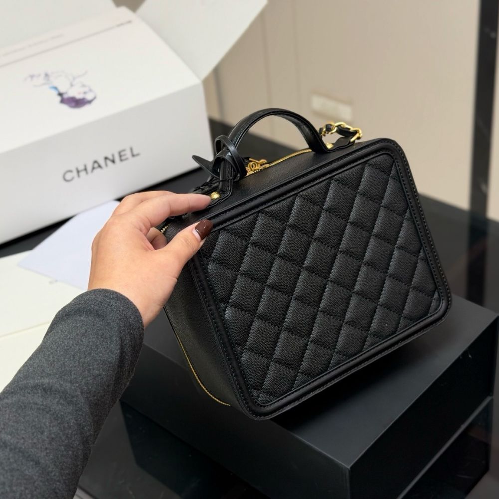 Chanel CC Filigree Medium Vanity Case Black 21Cm - Image 6