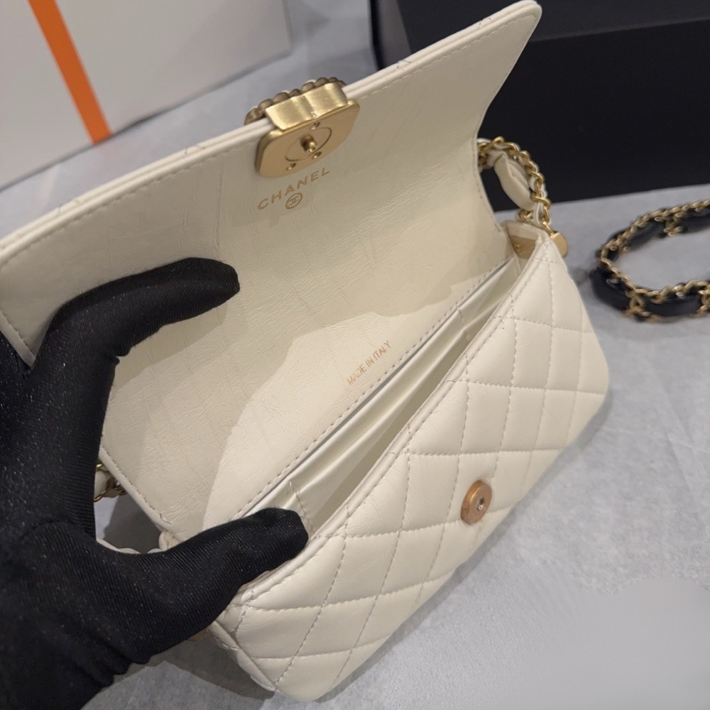 Chanel Phone Holder with Chain Aged Leather White 18Cm AP3570 B14306 10601 - Image 8