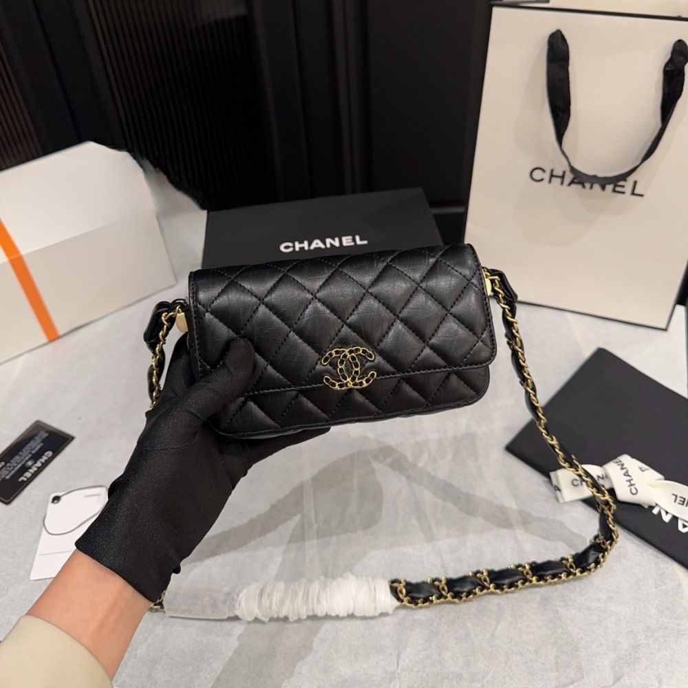 Alternative view of Chanel Phone Holder with Chain Aged Leather Black 18Cm AP3570 B14306 94305