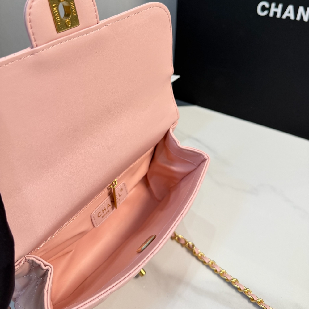 Chanel Mini Flap Bag in Shiny Leather and Pearls Light Pink 20Cm - Image 8