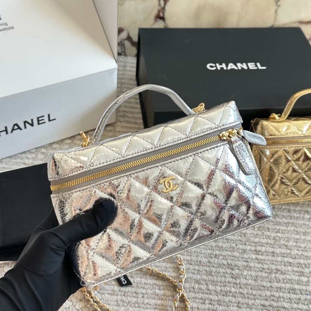 Alternative view of Chanel Vanity Case With Chain Metallic Silver 20Cm