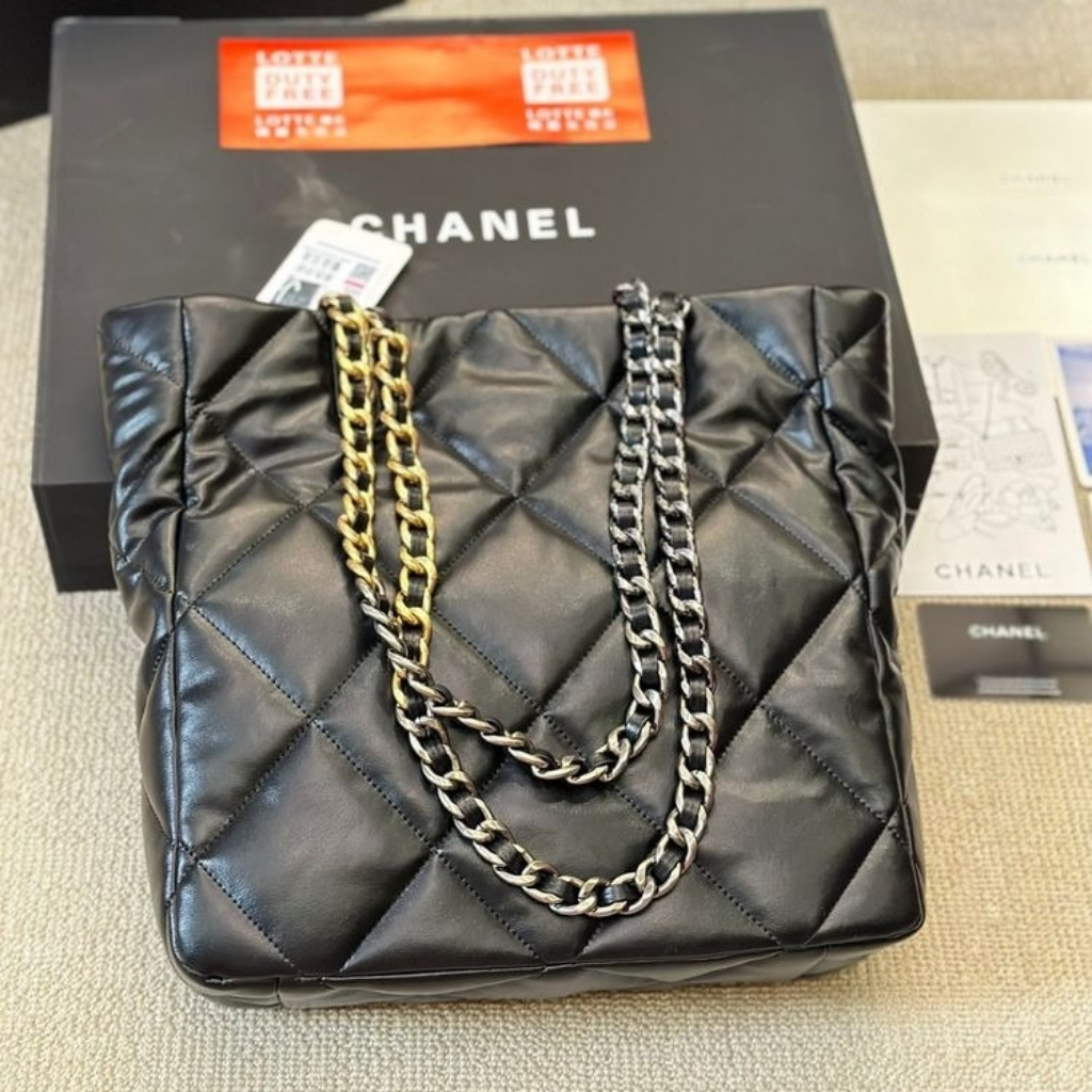 Chanel 19 Shopping Bag Quilted Leather Medium In Black 30cm AS3519 B04852 94305 - Image 6
