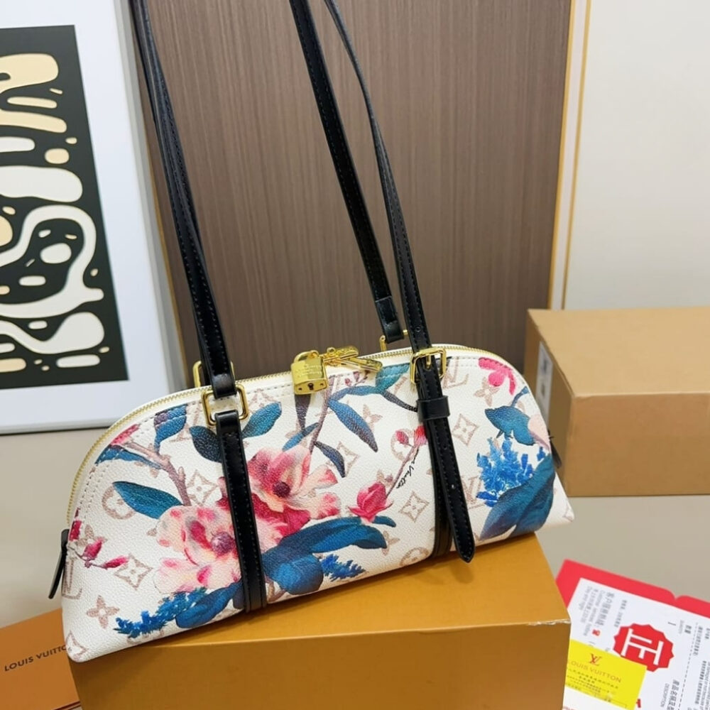 Alternative view of Louis Vuitton Squire East West Monogram Canvas Dune 29cm M29185