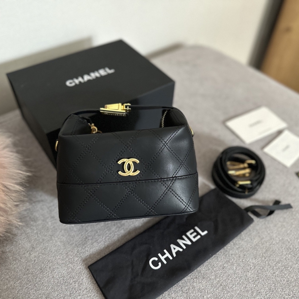 Alternative view of Chanel Clutch With Chain Quilted Leather Black 19cm