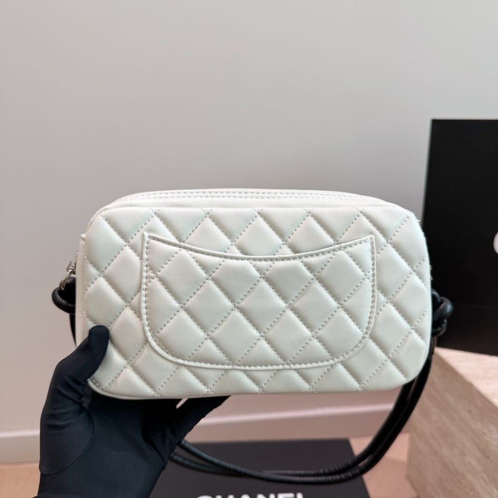 Chanel Cambon Pochette Quilted Leather White And Black 22Cm - Image 7