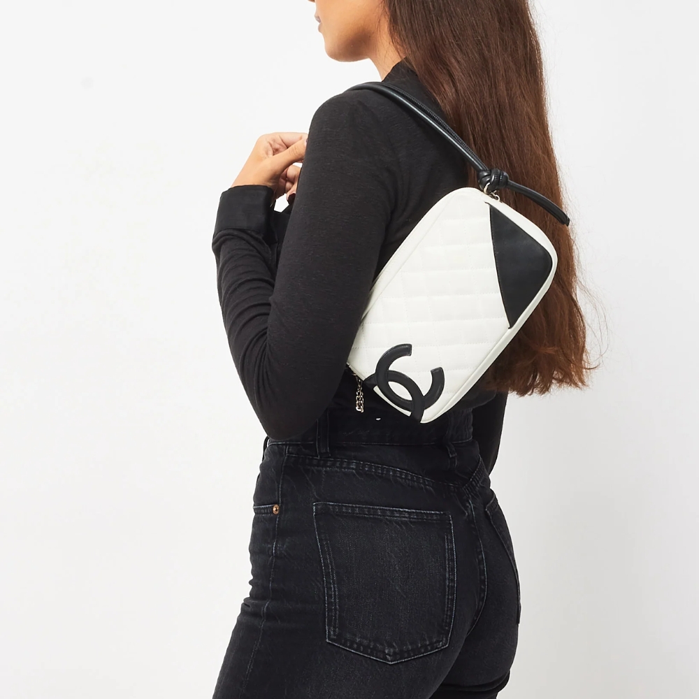 Chanel Cambon Pochette Quilted Leather White And Black 22Cm - Image 10