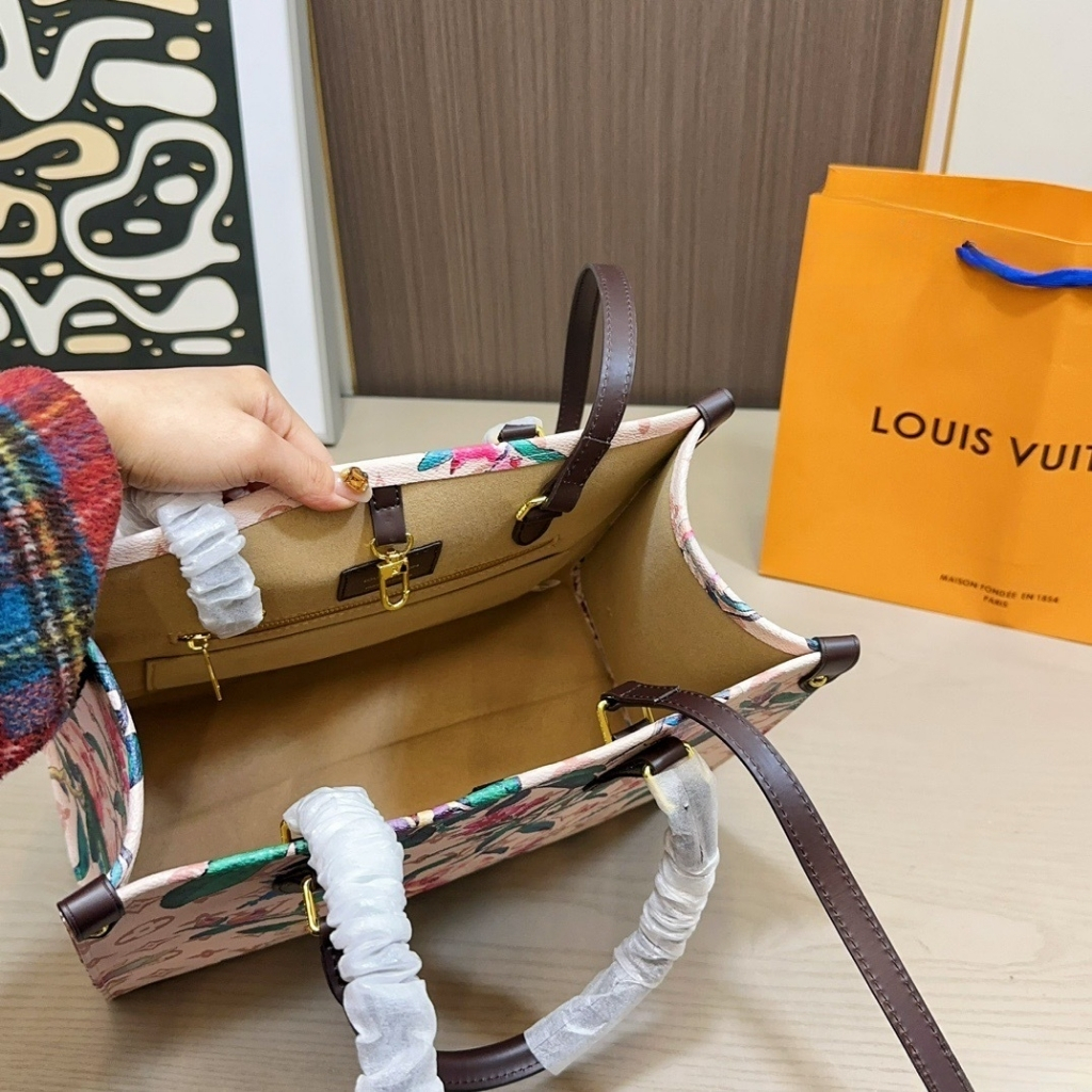 Louis Vuitton Onthego MM Monogram Canvas Dune 32cm - Image 4