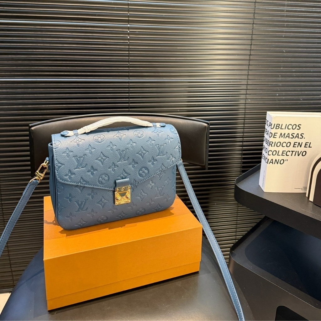 Louis Vuitton Pochette Métis Monogram Empreinte Bleu Jean 25cm M27357 - Image 2