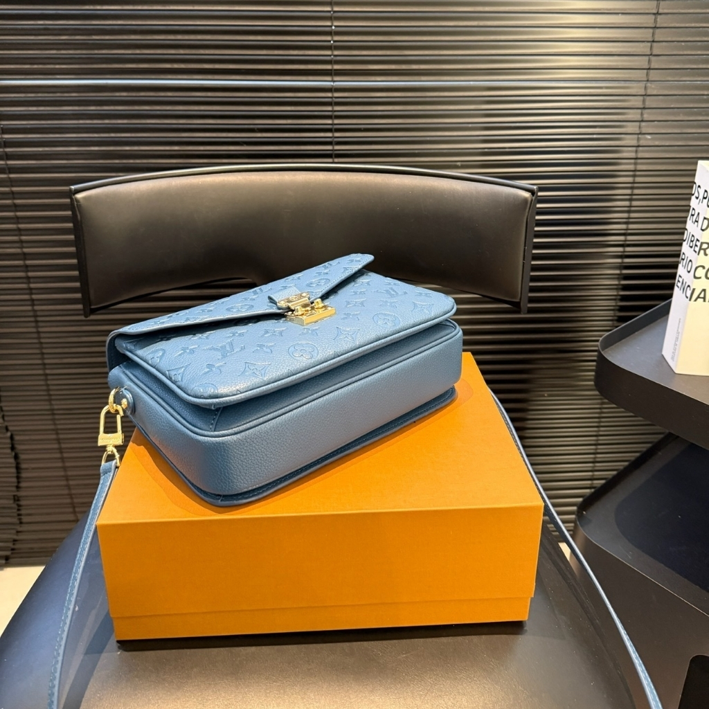 Louis Vuitton Pochette Métis Monogram Empreinte Bleu Jean 25cm M27357 - Image 5