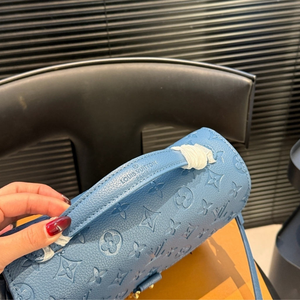 Louis Vuitton Pochette Métis Monogram Empreinte Bleu Jean 25cm M27357 - Image 4