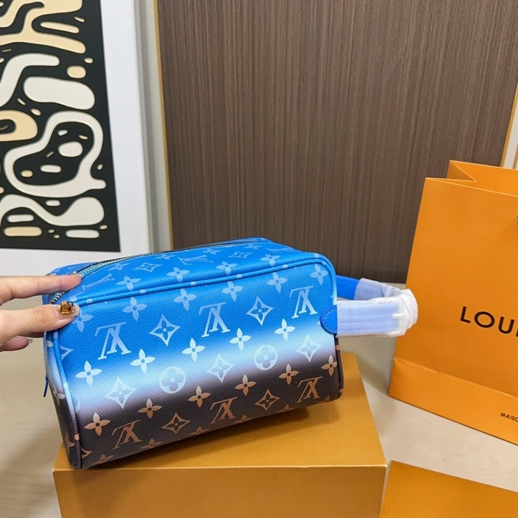 Louis Vuitton Locker Dopp Kit Monogram Pigment Blue 23cm M28228 - Image 5