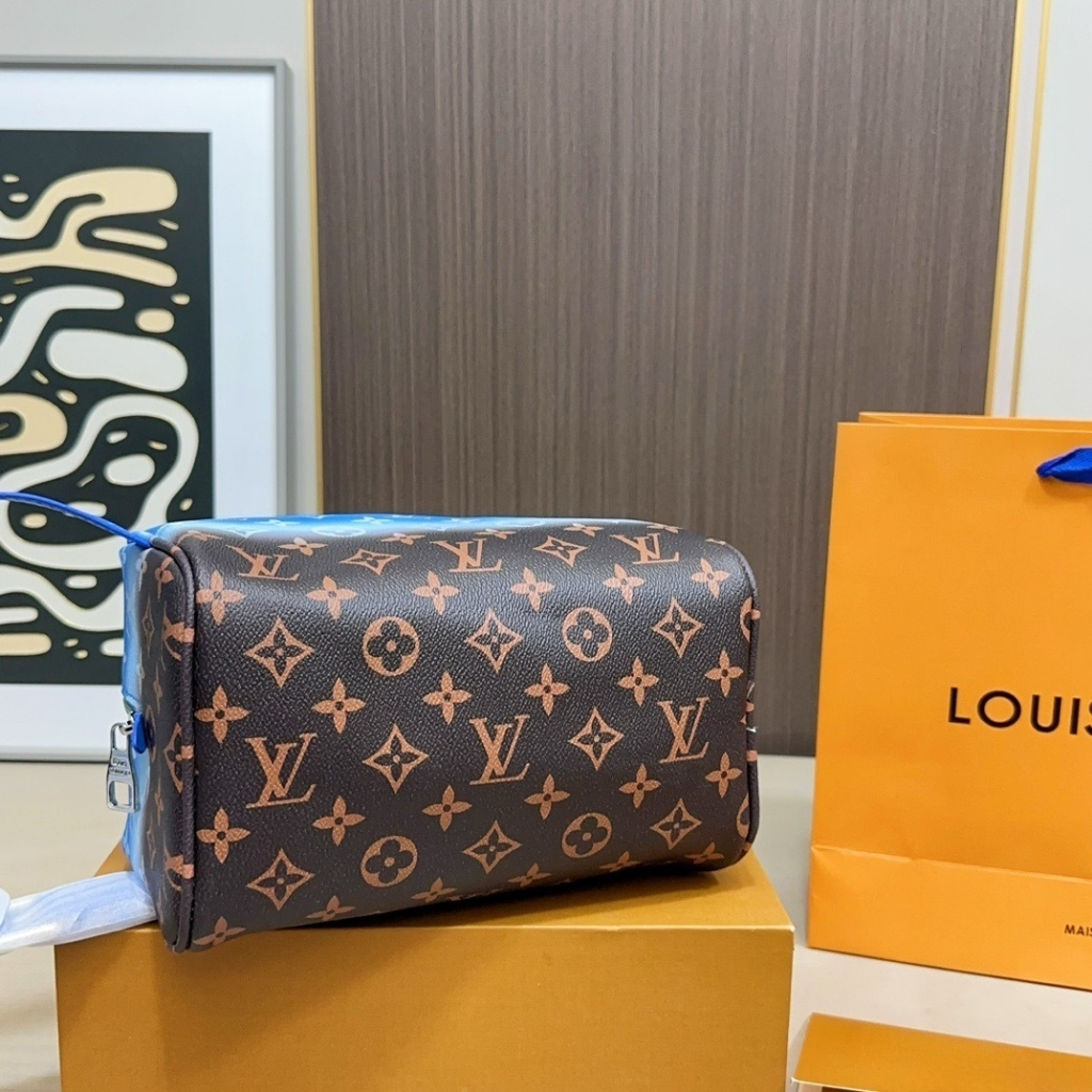 Louis Vuitton Locker Dopp Kit Monogram Pigment Blue 23cm M28228 - Image 4