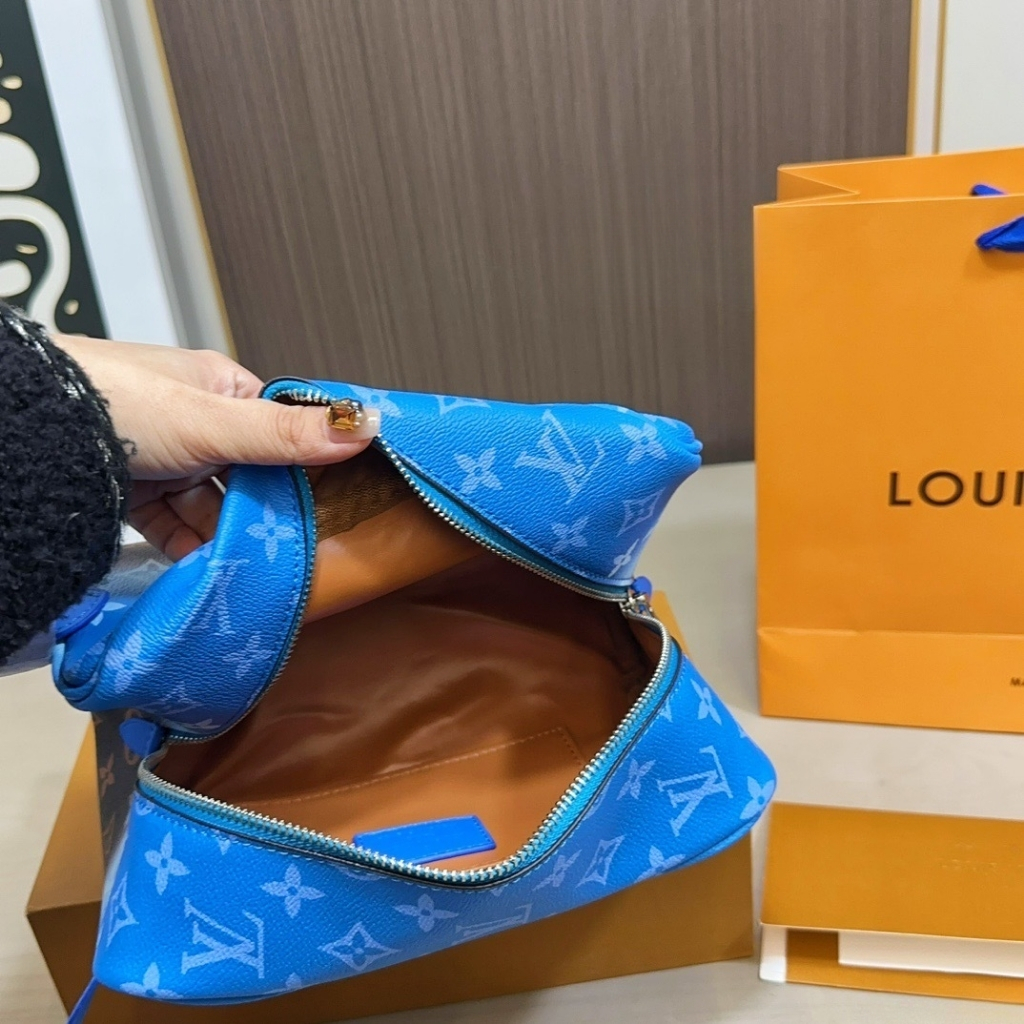 Louis Vuitton Locker Dopp Kit Monogram Pigment Blue 23cm M28228 - Image 3